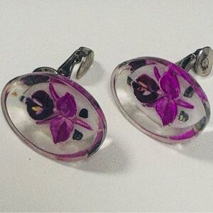 Vintage Lucite jewelry with purple Flowers - Lever back earrings